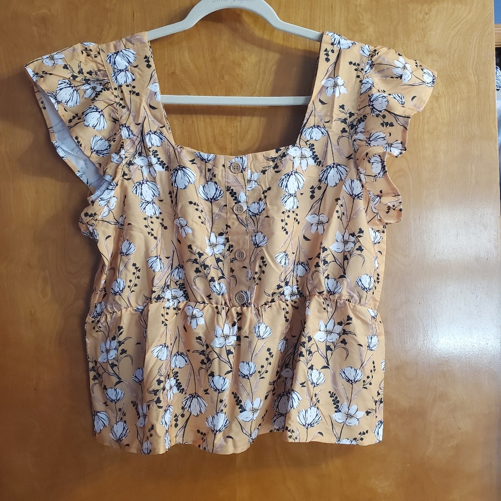 Sz XL NWT Yellow Short Sleeve